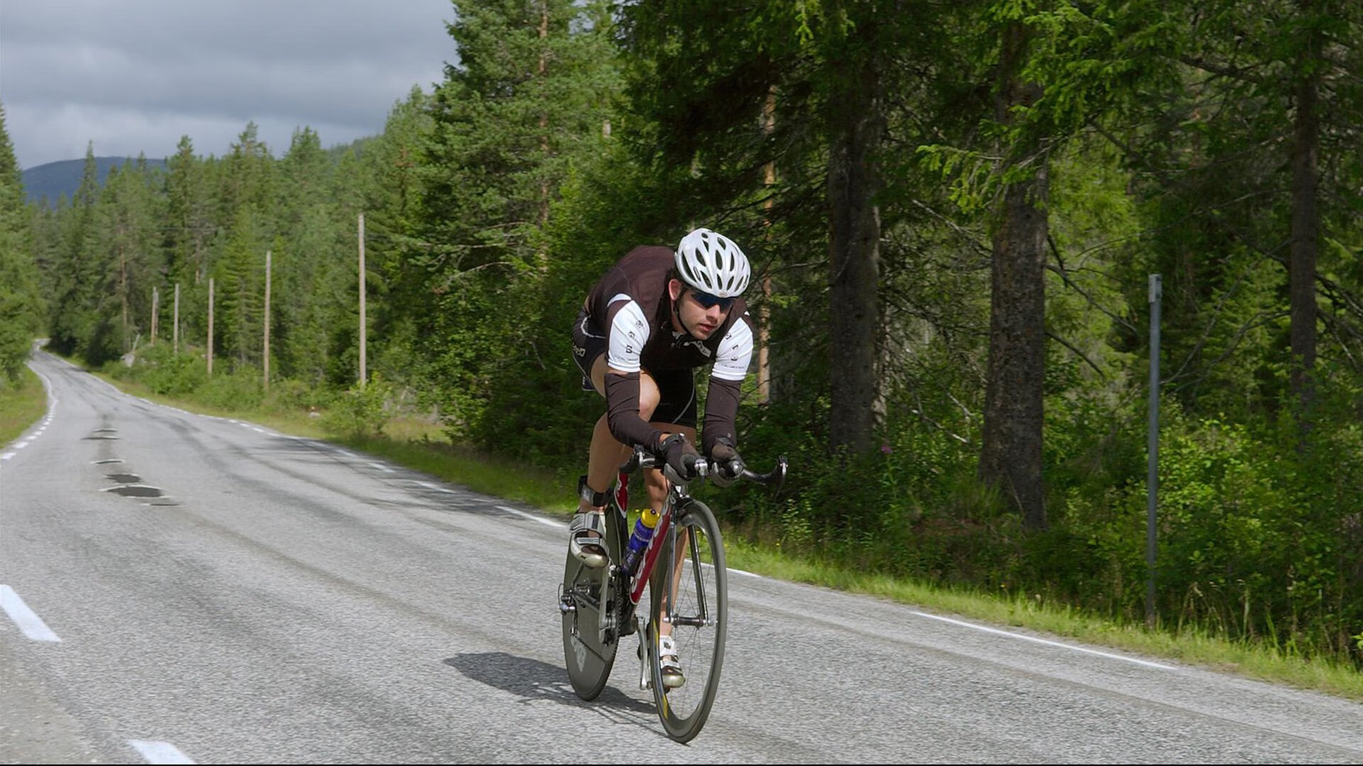 弱队变强队：靠什么走出低谷？，弱队打强队的足球战术
