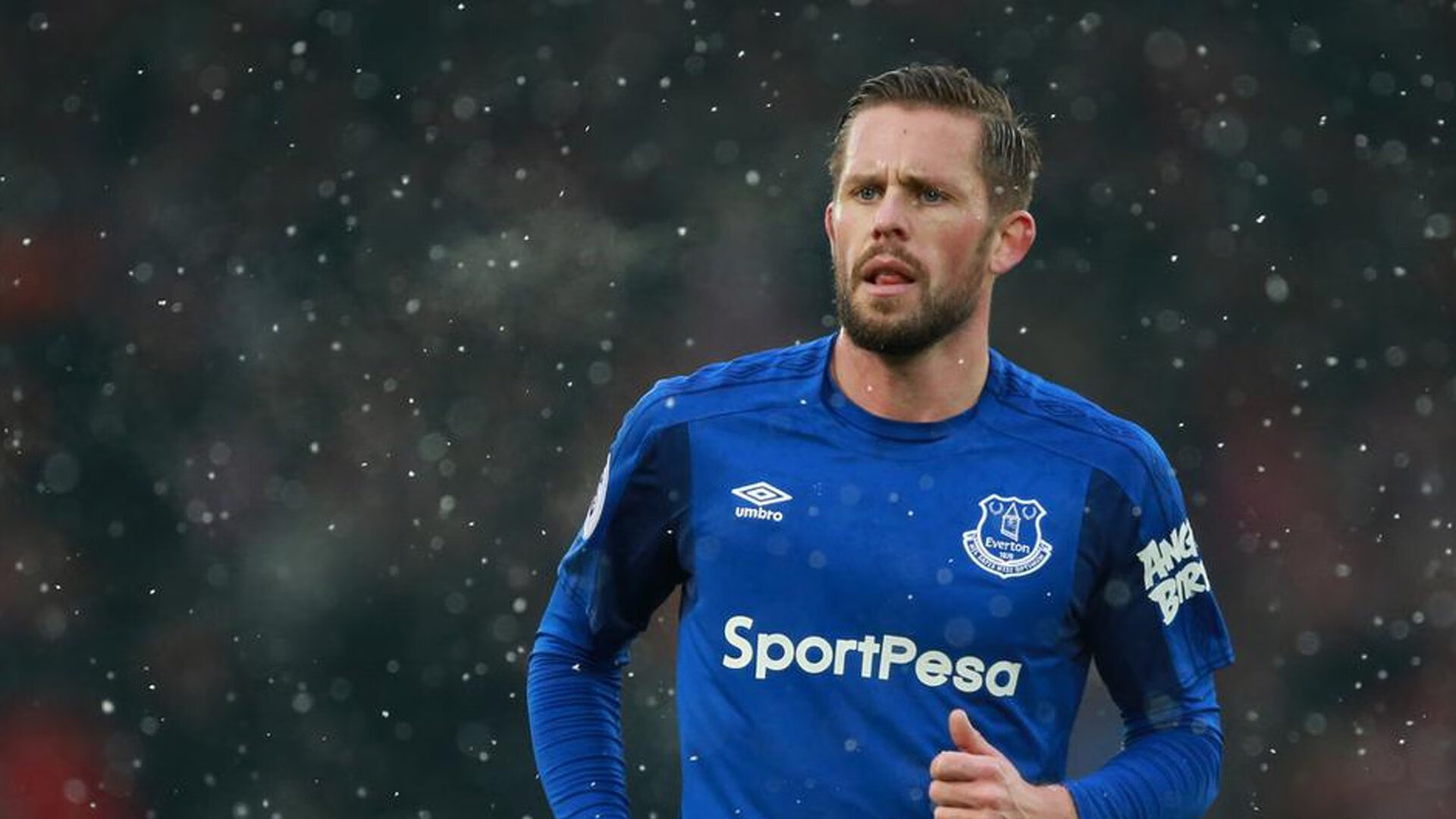 西甲激烈角逐，分析师深度分析中场控球与攻击的关系，足球中场控球技巧训练